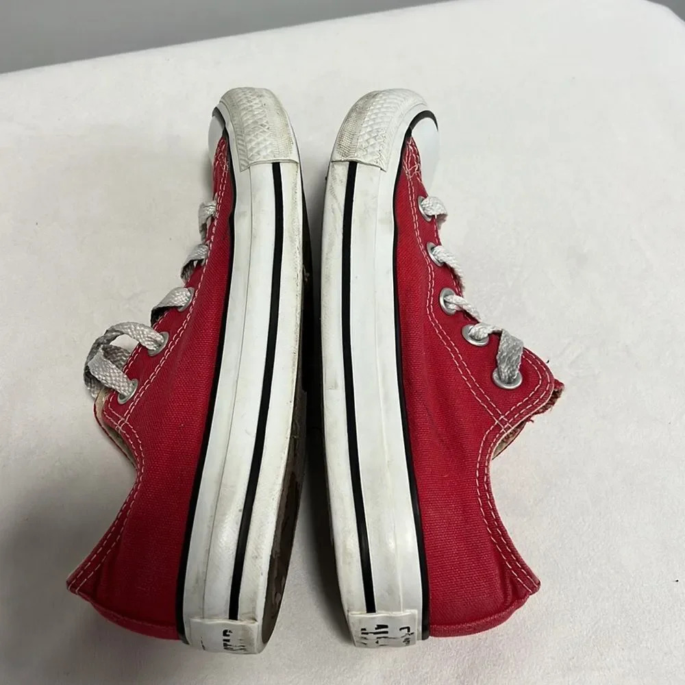 Converse Chuck Taylor All Star Classic Sneakers in Red Women’s size 6 - Picture 4 of 9